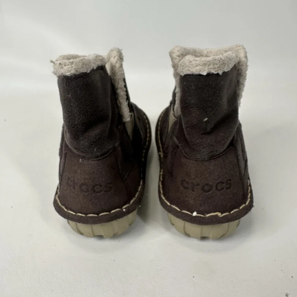Crocs Kids Winter Boots Size‎ 13 Brown Faux Suede Sherpa Lined Slip On Shoes